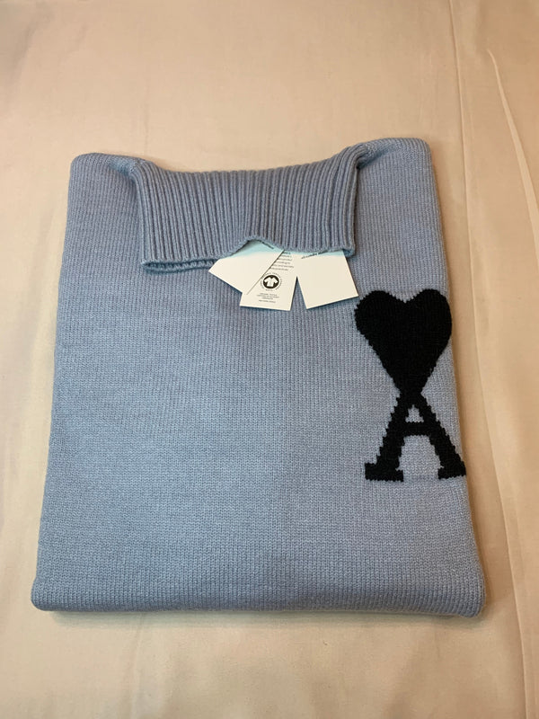 Pull bleu à petit logo ami de cœur noir