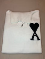 Pull  blanc  à petit logo ami de cœur noir