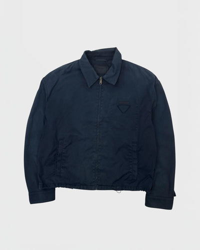 Prada veste en jeans