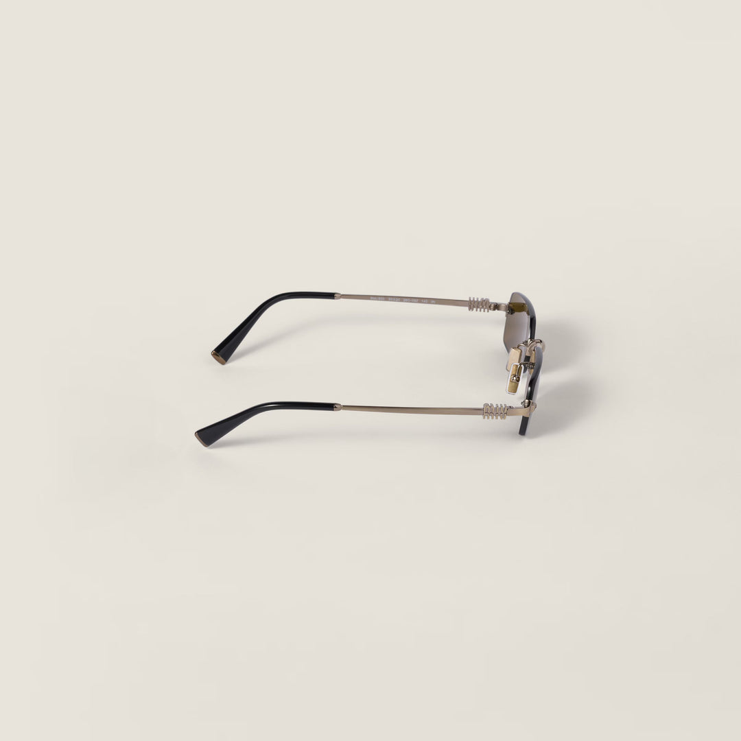 Lunettes de soleil de la collection Miu Miu Eyewear