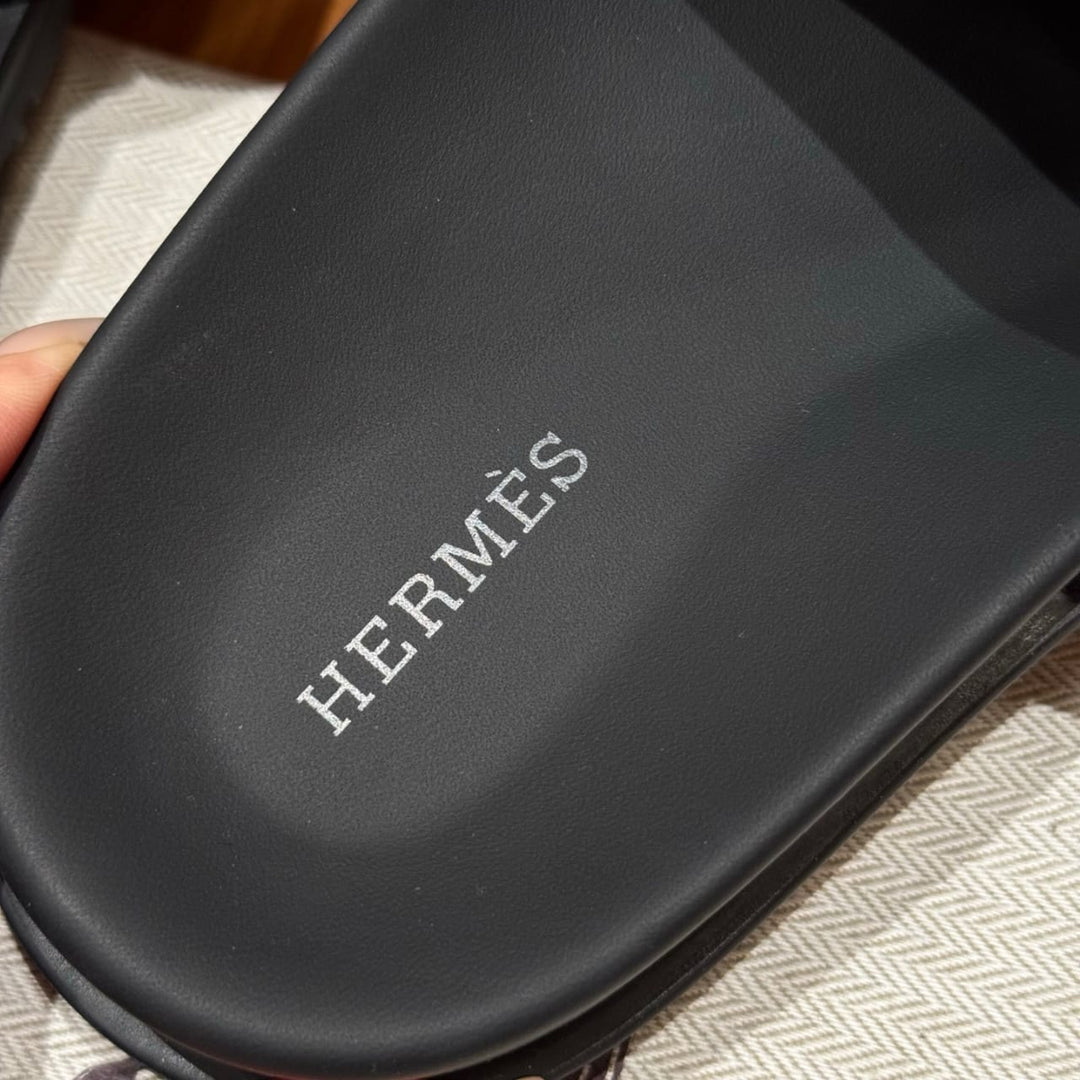 Sandales Chypre Hermès Noir Ébène / Couture Blanche
